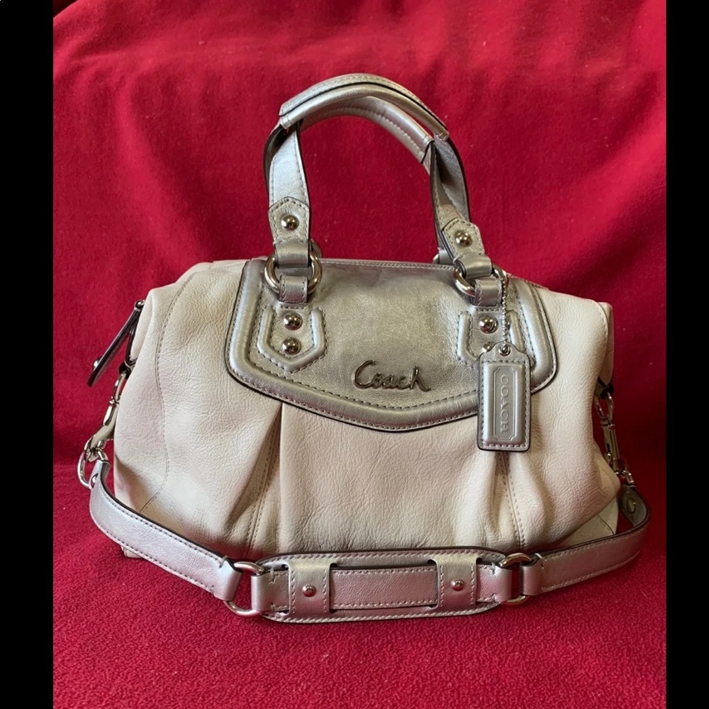 LIKE NEW Coach Authentic Genuine Leather Bag
